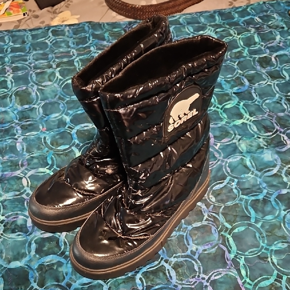 Women's Sorel Shiny Black Quilted Boots Size 8.5